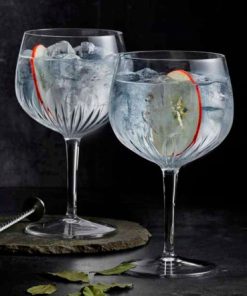 Luigi Bormioli Gin & Tonic 8 glas. Med sin størrelse giver dette glas, ikke kun mulighed for at tilføre drinken desmagsforstærkere som der skal til.
