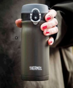 Thermos JMY termokop, En smart blanding af en lille termoflaske og en termokop fremstillet i rust-frit stål med et drikkelåg. Praktiske størrelse