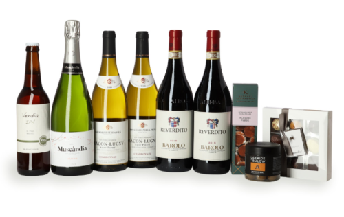 Vinsampak med Barolo vin. Flote sampak med vin fra blandt andet Barolo, fransk hvidvin og cava fra Spanien. Dertil danske knas i topkvalitet