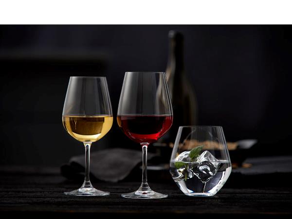 Lyngby glas vinglas sæt. Dette vinsæt kommer i 18 dele indeholder, 3 forskellige glastyper i helt transparent miljøkrystal,