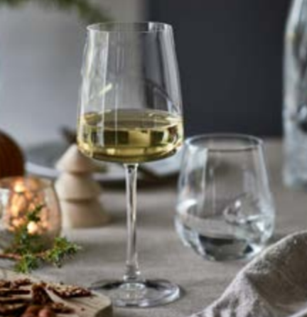 Lyngby glas rødvin eller hvidvin, fra Zero serien. Med sine enestående, elegante linjer ren skønhedfor både sanser og samvittighed, produceres CO2-neutralt.