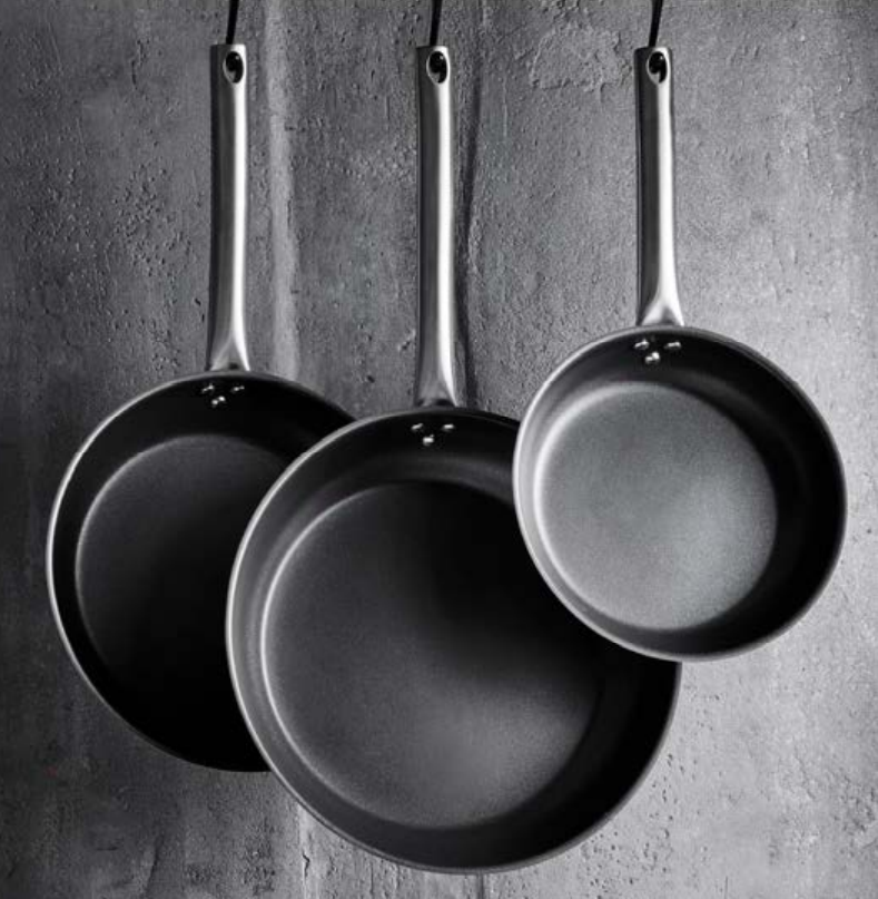 Pillivuyt gourmet stegepandesæt 3 dele, i stål med non-stick belægning. Allround og ekstremt ridsefaste stegepander, samt praktisk at anvende.