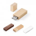 USB træ flashdrive med kapacitet op til 128GB i ahorn træ og bambus. Flot og lækker USB som fås i 3 trætoner Tilpas med dit logo. 