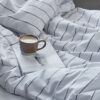 Södahl Sengetøj Line 3 farver. Dette sengetøj har et nutidigt design med vandrette striber og en moderne version af de klassiske striber.