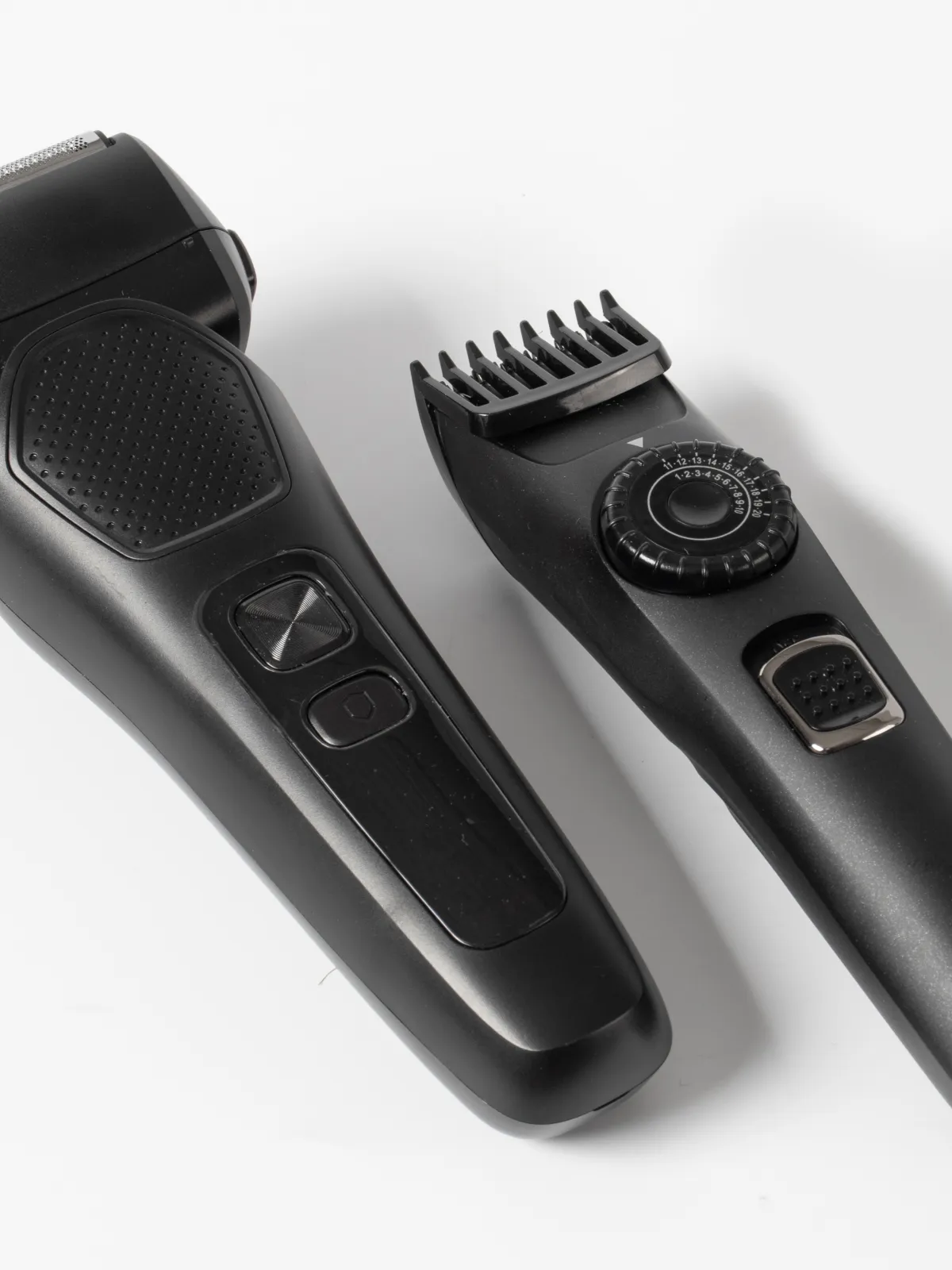 byGaard BUNDLE: SH2671 Shaver, digitalt display, genopladelig, 600 mAh og HT2612 Hår Trimmer + næse/øre trimmer, genopladelig, 600 mAh