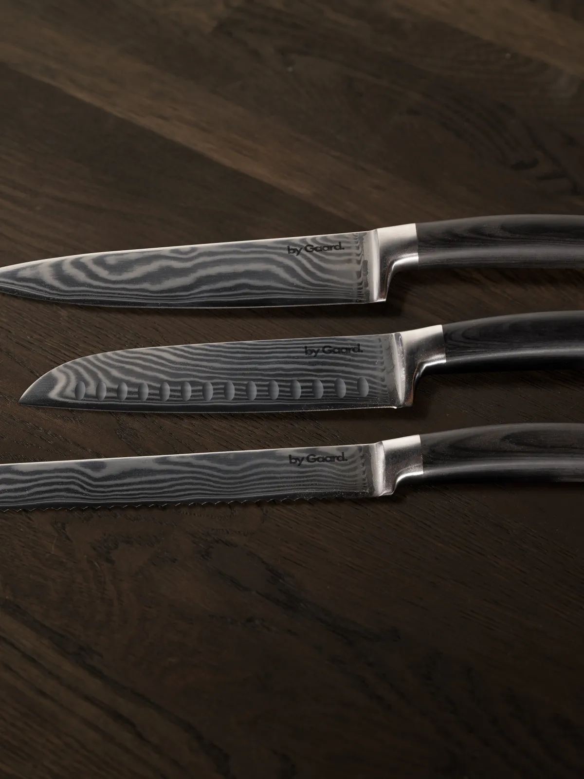 byGaard by Gaard DKS2528 Damascus Kniv Sæt 3 Dele - Chef Kniv, Santoku Kniv & Bread Kniv - FSC MIX 70%