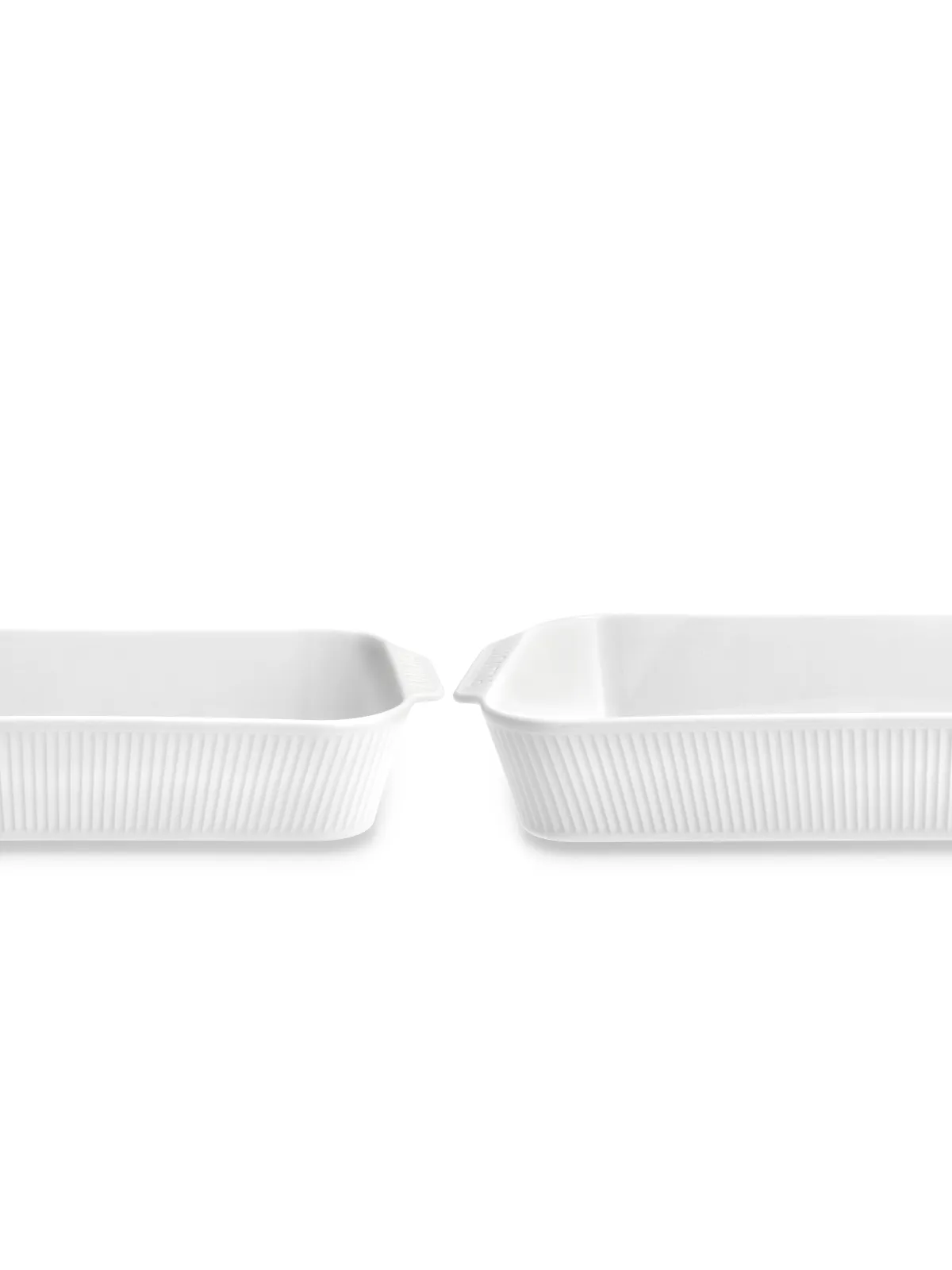 Pillivuyt Ovnfade 1 stk 38 x 21 x 6 cm og 1 stk 35 x 19 x 6 cm i hvid porcelæn, Plissé