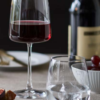 Lyngby glas rødvin eller hvidvin, fra Zero serien. Med sine enestående, elegante linjer ren skønhedfor både sanser og samvittighed, produceres CO2-neutralt.