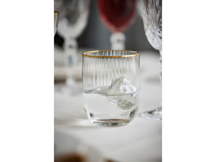 Lyngby glas Palermo serien Det elegante, riflede design med en fin guldkant giver glasset et flot vintagelook, der samtidig afspejler tidens trends