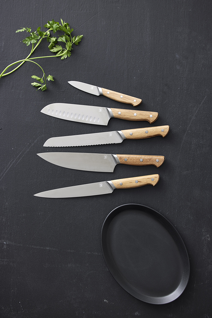 Morsø Foresta knivsæt 5 dele, Er en knivserie af meget høj kvalitet og med et smukt design, er af rustfrit stål og skaft af FSC-certificeret egetræ