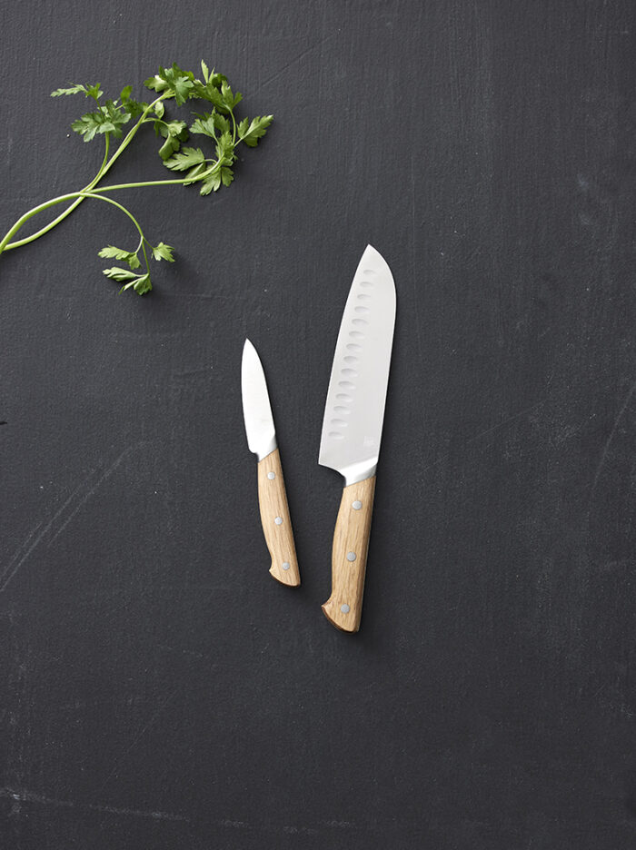 Morsø Foresta knivsæt 2 dele, Er en knivserie af meget høj kvalitet og med et smukt design, er af rustfrit stål og skaft af FSC-certificeret egetræ.