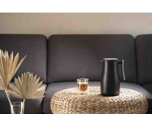 Alfi studio Allure mat sort termokande, kombinerer unik elegance og høj funktionalitet, i rustfrit stål og detaljer i træ. Pulverlakeret overflade