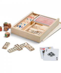 Playtime spillekasse med 4 spil, Kassen indeholder: domino, mikado, et spil kort og terninger. Oplagt til ferie,sommerhuste, firma arrangement